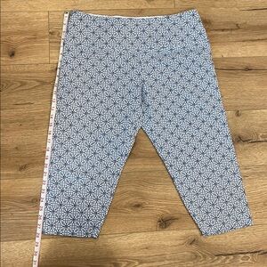 EUC Casablanca Marrakech Clothing Capris tummy panel stylized flower XL